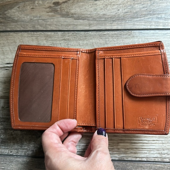 Vintage Dooney & Bourke checkbook and bi-fold wallet - Picture 6 of 7